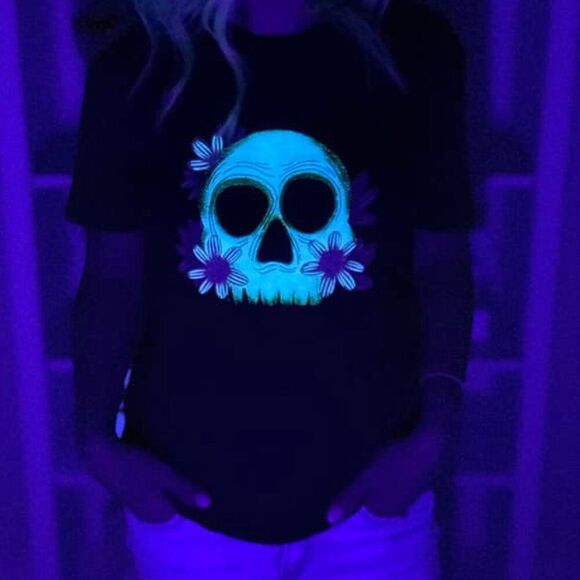 LuLaRoe Rocker T Short Sleeve Top Skull Glows in Dark Black Shirt Halloween - Picture 3 of 3